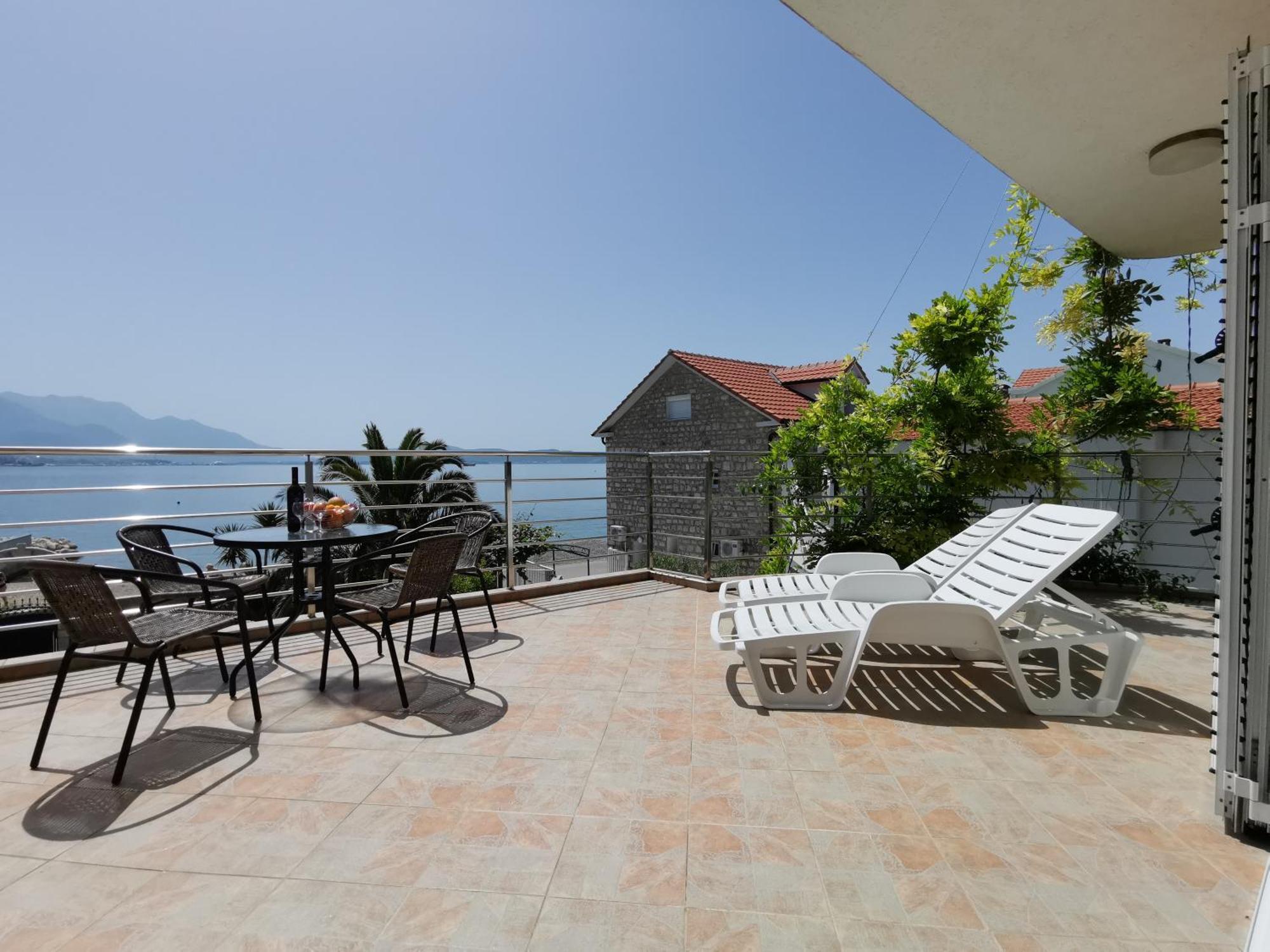 Apartment Iris With Pool Lido Of Herceg Novi Bijela Exterior foto